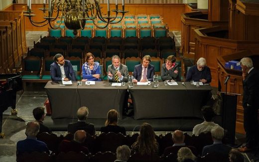 The debate in the Waalse Kerk. Photo Ronald Bakker
