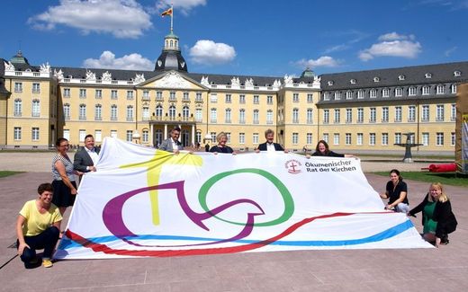 Bishop Heike Springhart of the Landeskirche in Baden (second left) and the mayor of Karlsruhe, Frank Mentrup (third left) hold a flag of the 11th assembly of the World Council of Churches together with other urban institutes of Karlsruhe and the World Council. Photo WCC, Marelo Schneider