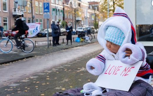 A pro-life organisation protests at an abortion clinic in Utrecht, the Netherlands. Photo RD, Anton Dommerholt