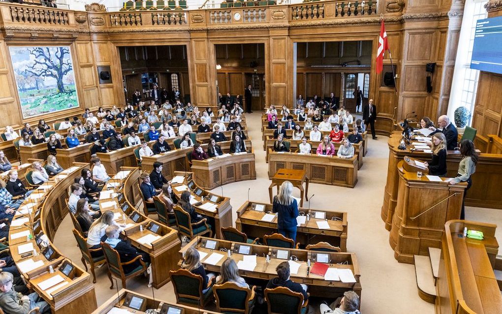 Danish politicians upset about children taken as “hostages” to a hearing 