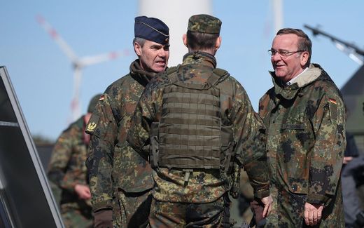 German Defence Minister Boris Pistorius (R) and Brigadier General Gerald Funke (L) of the German armed forces (Bundeswehr) chat with a soldier during a troops visit. Photo AFP, Ronny Hartmann