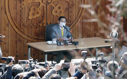 Lee Man-hee, founder and leader of the Shincheonji Church of Jesus, Temple of the Tabernacle of the Testimony, holds a speech at his villa in Gapyeong, South Korea. Photo EPA, Yonhap 