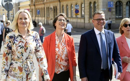 According to Sari Essayah (2nd left), party leader of the Christian Democrats, her party’s fingerprints are visible in the agreement. Photo AFP, Kimmo Penttinen