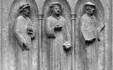 Johannes Comander (left) is placed next to other Reformers Berchtold Haller und Ambrosius Blaurer on the Zürcher Grossmünster church in Zürich. Photo Fotografie Baugeschichtliches Archiv der Stadt Zürich
