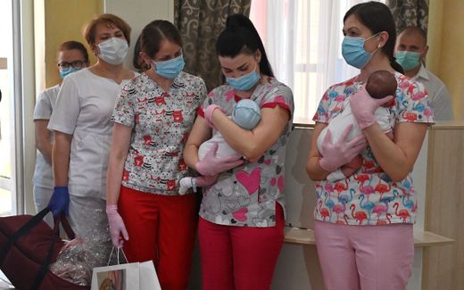 The number of surrogacy babies in Ukraine will grow up to 100, the organisation warns. Photo: surrogacy crisis in 2020. Photo AFP, Sergei Supinsky