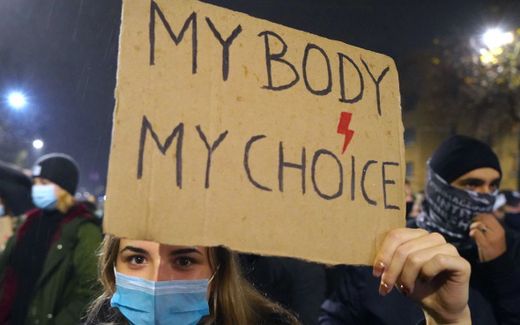 A Polish lady claims abortion as a personal right. Photo AFP, Janek Skarzynski