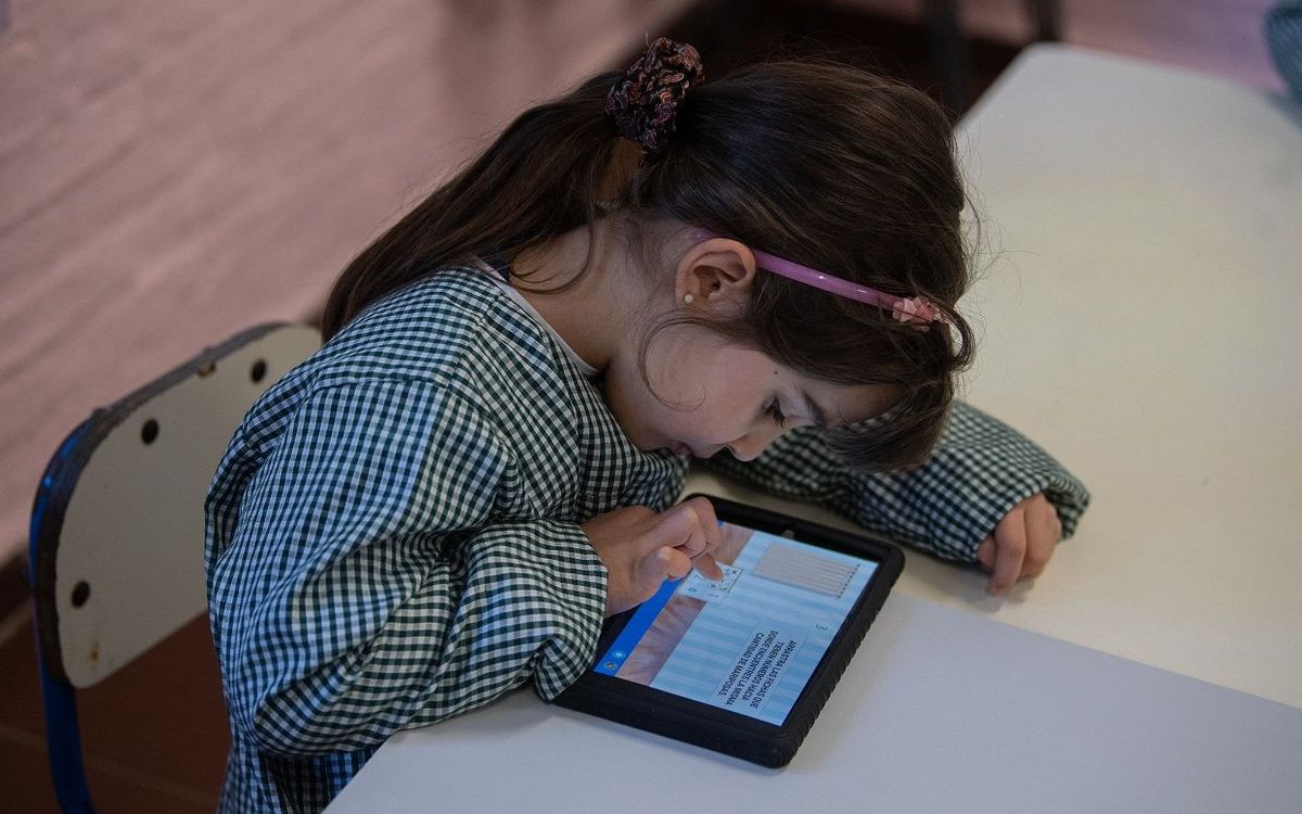 Digitisation school confronts children with porn