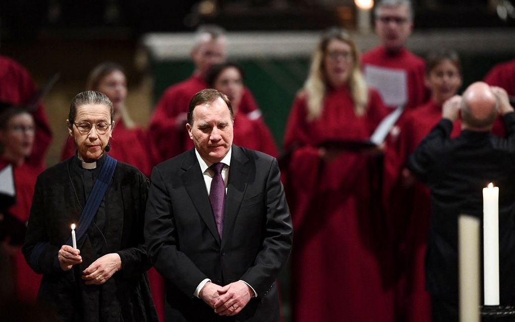 How often do Swedish politicians attend a church service?  