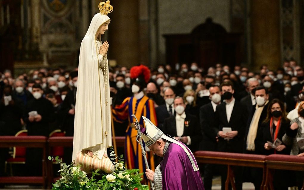 Pope’s consecration of Russia and Ukraine to Mary leads to questions 