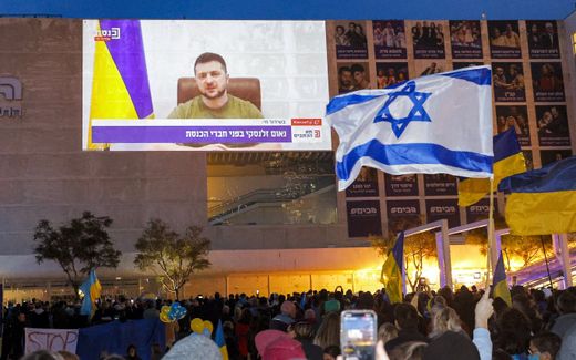 Demonstrators gather at Habima Square in the centre of Israel's Mediterranean coastal city of Tel Aviv on March 20, 2022 to attend a televised video address by Ukraine's President Volodymyr Zelensky to the Israeli Knesset. Photo AFP, Jack Guez