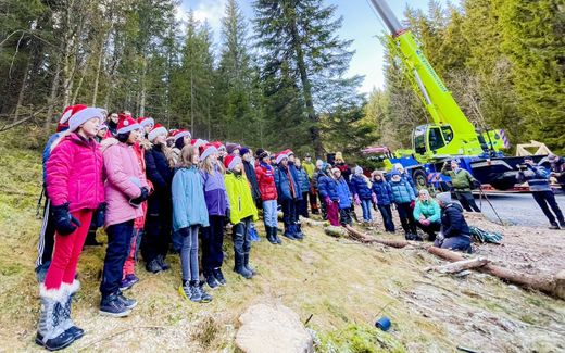 The children's choir from Oslo International School singing in the forests. Photo EPA, Christoffer Andersen