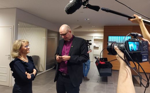 Räsänen (left) with bishop Pohjola in court, last January. Photo Danielle Miettinen, CNE.news