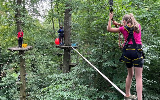 Going to a climbing forest with your family is a perfect means to forget day-to-day worries. Photo CNE, Evert van Vlastuin