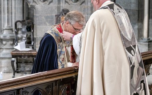 Olav Fykse Tveit (l.) is consecrated to the bishop of Nidaros by the bishop of Borg Atle Sommerfeldt in Nidaros Dome, in Trondheim. Photo EPA, Gorm Kallestad