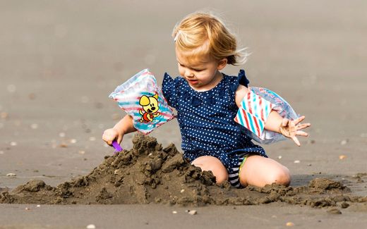 A child playing on the beach. Photo ANP, Remko de Waal