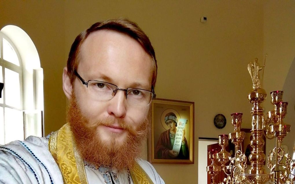 Russian pro-Navalny priest flees for safety concerns 