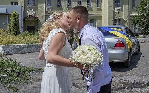 Ukrainian wedding. Photo EPA, Sergey Kozlov