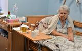 Elderly women with an oxygen concentrator. Photo AFP, Sergei Supinsky


