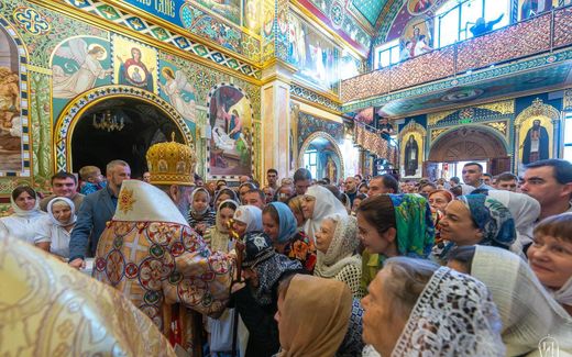 Metropolitan Onuphry confirms the liturgy in the Lavra monastery in Kyiv, Ukraine. Photo news.church.ua