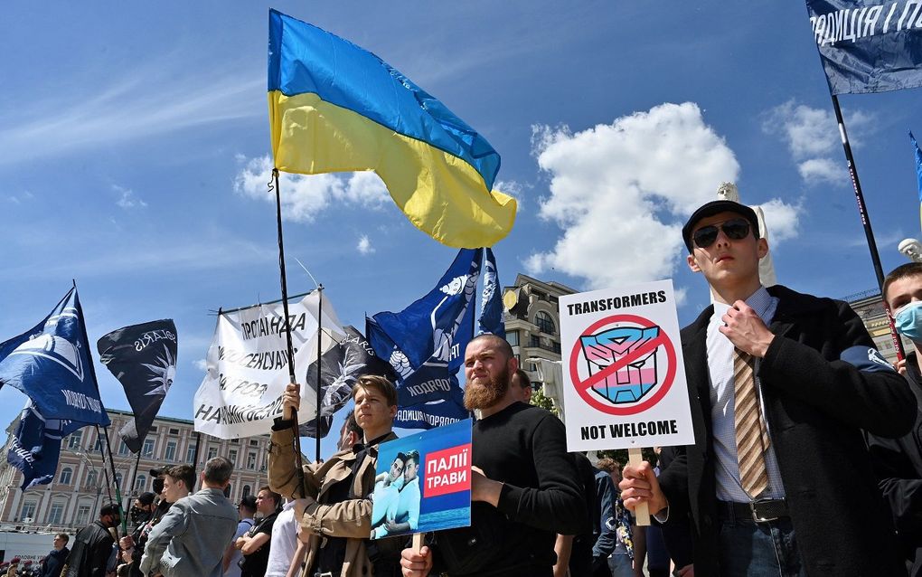 Four out of ten Ukrainians oppose gay marriage 