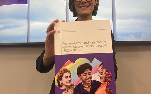Anette Trettebergstuen holding one of her plans to promote diversity and LGBT rights. Photo Facebook, Anette Trettebergstuen