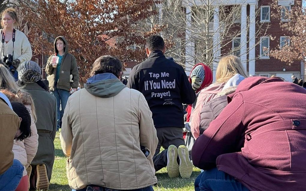 French university cracks down on praying students