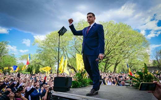 George Simion, the leader of the Alliance for the Unity of Romanians - "AUR" party takes part in a rally to promote their candidates for the EU elections in Targoviste city. Photo AFP, Daniel Mihailescu 