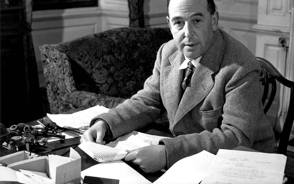 C.S. Lewis: Let the Bible explain itself  