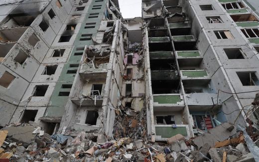A bombed apartment building in the Ukrainian city of Chernihiv. Deliberately attacking civilian targets is prohibited. image EPA, Sergey Dolzhenko