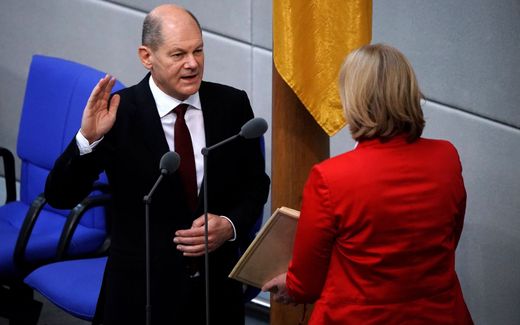 Olaf Scholz is sworn in as the new German Chancellor. Photo EPA, Clemens Bilan 