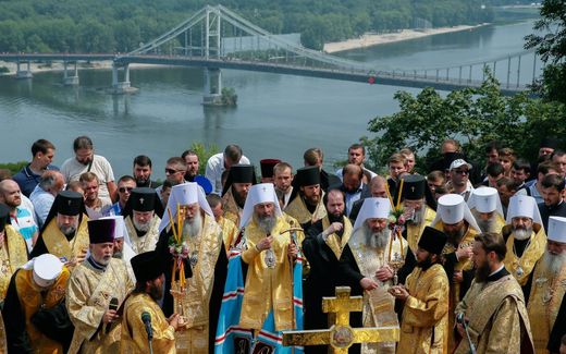 The Russian Churches faces a test of strength. On the photo: Ukrainian clergy from the Moscow Patriarchate with the Metropolitan from Kiev, Onuphry, in the centre. Photo EPA, Sergey Dolzhenko
