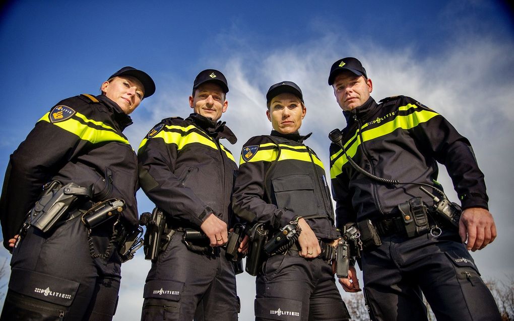 Headscarf, kippah and crosses become forbidden for Dutch police officers  