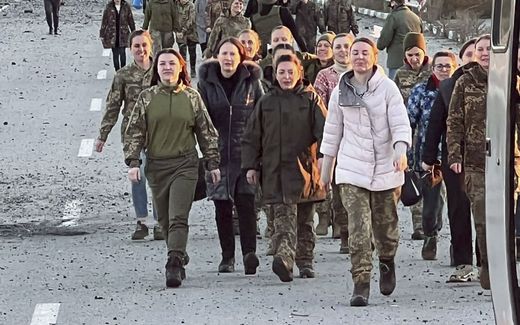 Ukrainian exchanged prisonersafter a prisoners exchange between Ukrainian and Russian sides in Ukraine, 17 October 2022. A 108 women, including 96 military personnel and 12 civilians were freed in a large-scale prisoner exchange. Photo EPA, Andrii Yermak 
