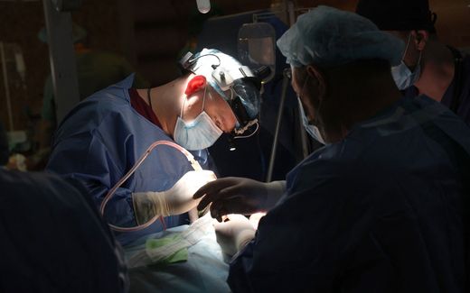 Doctors performing a surgery. Photo AFP, Anatolii Stepanov 
