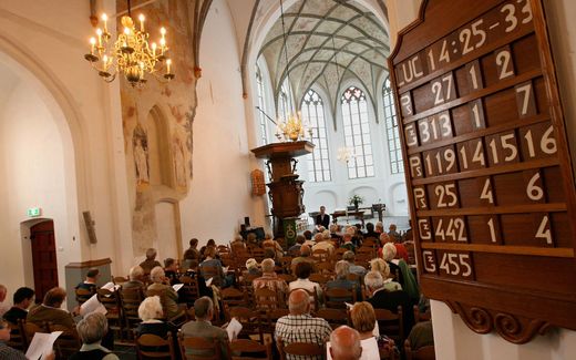People singing hymns and psalms in a Dutch church. Photo RD, Anton Dommerholt