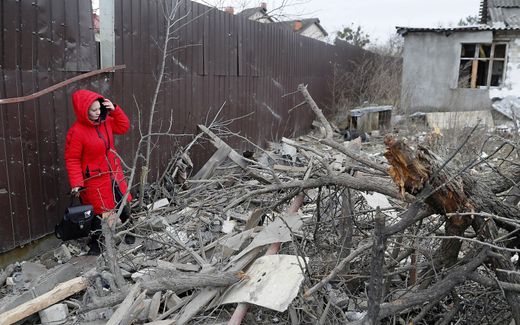 A local at the scene of a destroyed residential building following a Russian missile strike in the outskirts of Kyiv. Photo EPA, Sergey Dolzhenko