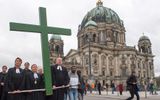 Good Friday procession along Berlin Cathedral in Germany. Photo EPA, Maurizio Gambarini