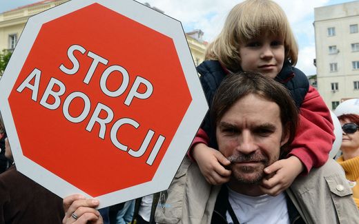 Stop abortion. A father went with his son to an anti-abortion demonstration in Warsaw, Poland. Photo AFP, Janek Skarzynski