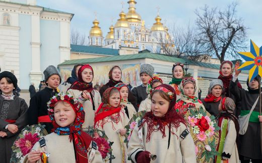Ukrainian kids are celebrating Christmas on January 7th. Photo EPA, Sergey Dolzhenko