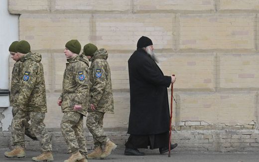 Will soldiers drive the monks out of the monastery in Kyiv on Wednesday? Nobody knows. But there is no compromise between the church and the state yet. Photo AFP, Sergei Supinsky