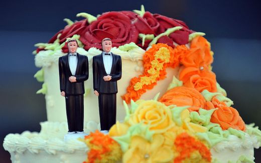 A wedding cake with a male couple. Photo AFP, Gabriel Bouys