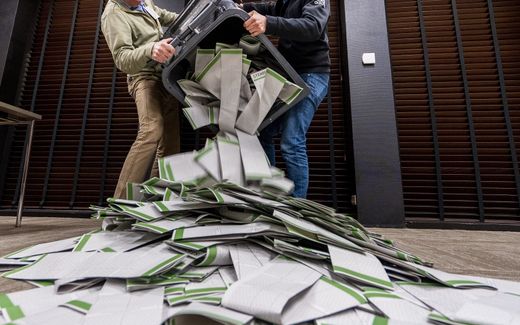 Dutch voting ballots are thrown on the floor for counting. Photo ANP, Lex van Lieshout

