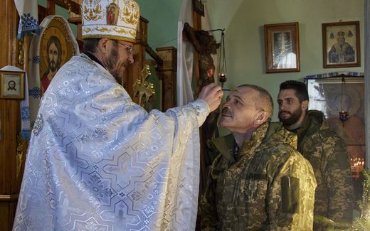 Ukrainian soldiers attend a service in an Orthodox church in Glushkivka village near Kupyansk, Kharkiv region, Ukraine. Photo EPA, Sergey Kozlov