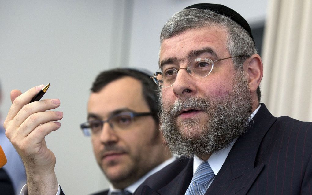 Russian chief rabbi steps down  