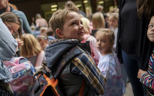 Children arrive to attend the first day of primary school. Photo EPA, Olivier Hoslet
