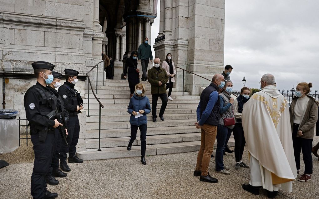French churches get heavy security measures during Christmas time 