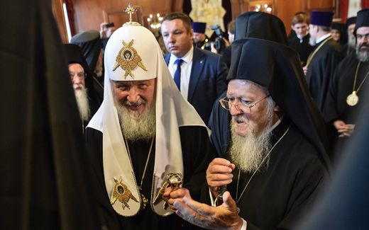Greek Orthodox Ecumenical Patriarch Bartholomew (r.) and members of to the clergy greet Patriarch of Moscow and All Russia Kirill (c.). Photo AFP, Ozan Kose
