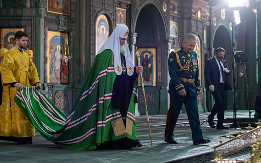 Patriarch Kirill and the Russian Defense Minister Sergei Shoigu. Photo EPA, Russian Defense Ministry Press Service