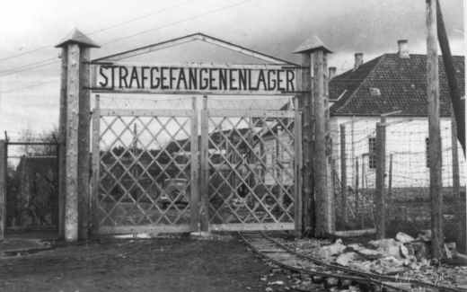 During a state of emergency in Trøndelag from 6 October 1942, all male Jews were arrested by the Norwegian order police. They were interned in SS-Strafgefangenenlager Falstad outside Levanger . [106]