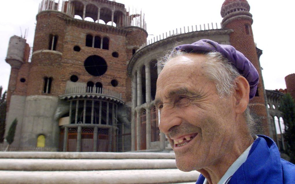 Spanish 'cathedral' builder Justo Gallego has passed away